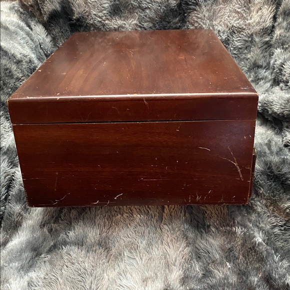 Nobility Vintage Wooden cutlery box with burgundy Velvet like Interior - Picture 9 of 16